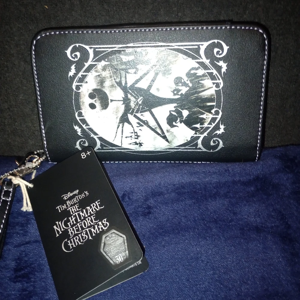 NWT Disney loungefly Nightmare Before Christmas Wallet and Phone holder - Picture 2 of 13